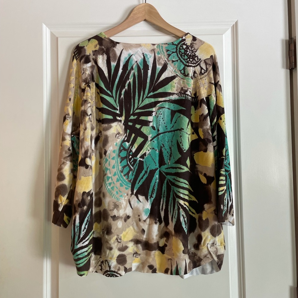 Chicos Lightweight Tropical Print Sweater with 3/4 Sleeves - Picture 4 of 4